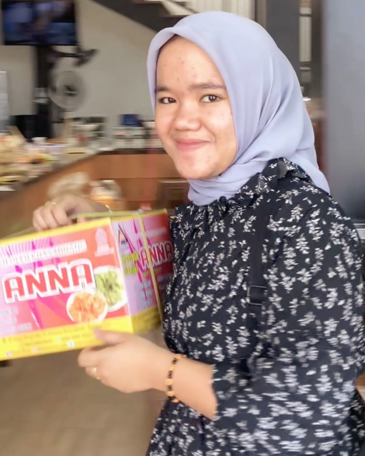 Paket di dalam koper kabin